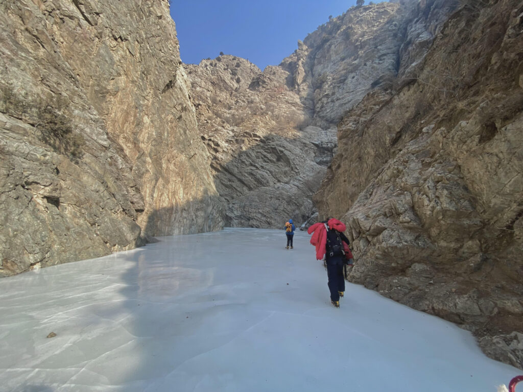 GOBI DESERT EXPEDITION INNER MONGOLIA CENTRAL ASIA WINTER ICE CLIMBING
